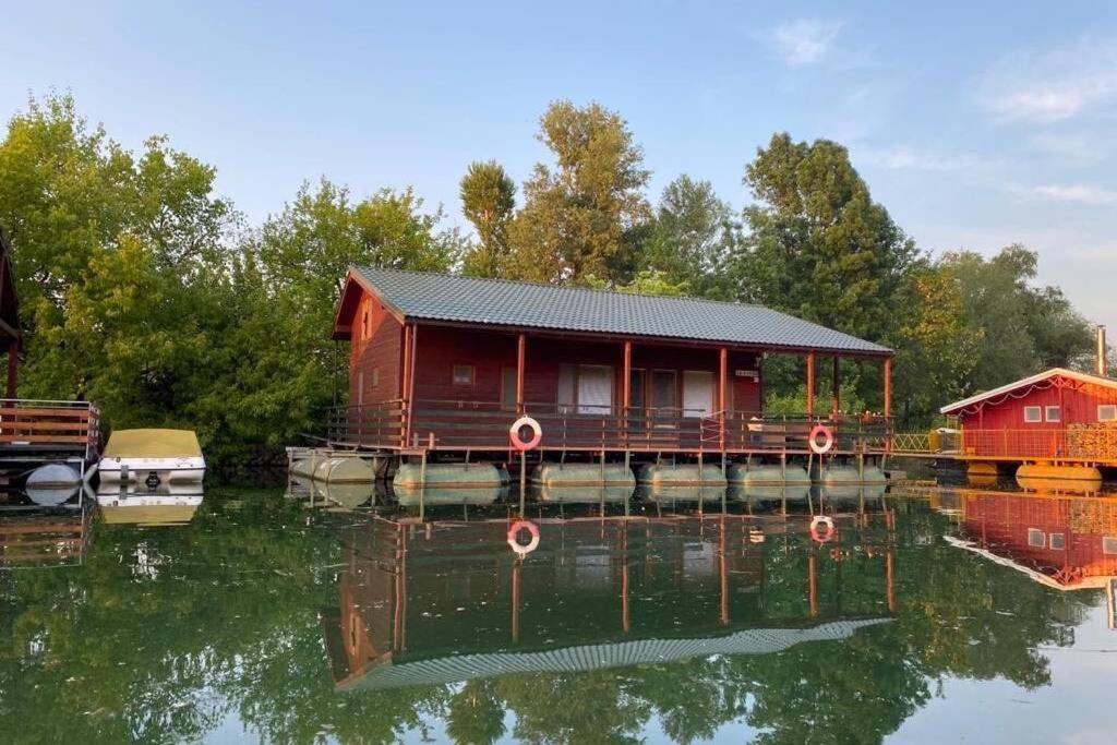Houseboat - Beacon Of Happiness Pressburg